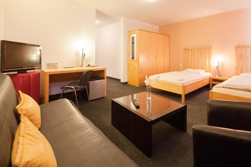 Hotel Bon Prix Fischenich Quarto foto