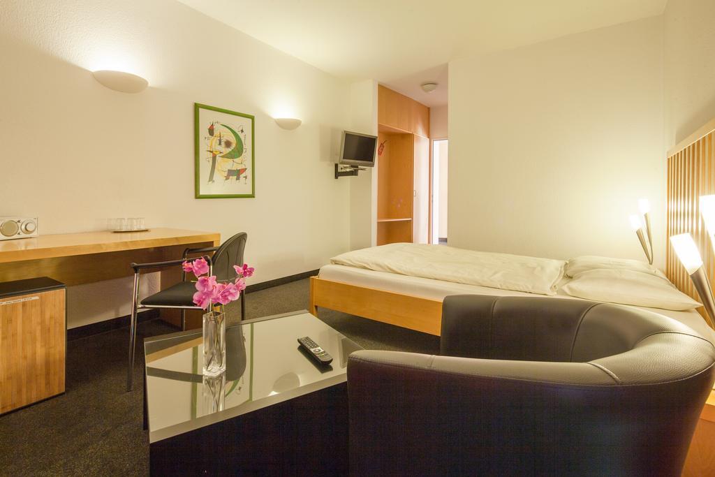Hotel Bon Prix Fischenich Quarto foto